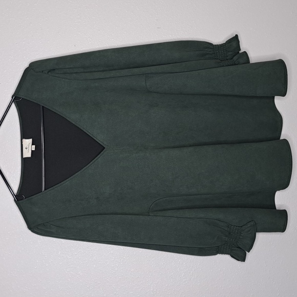 Tuckernuck Deep Green Blouse - Picture 2 of 15